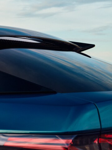PEUGEOT E-3008 achterspoiler met zwevend design