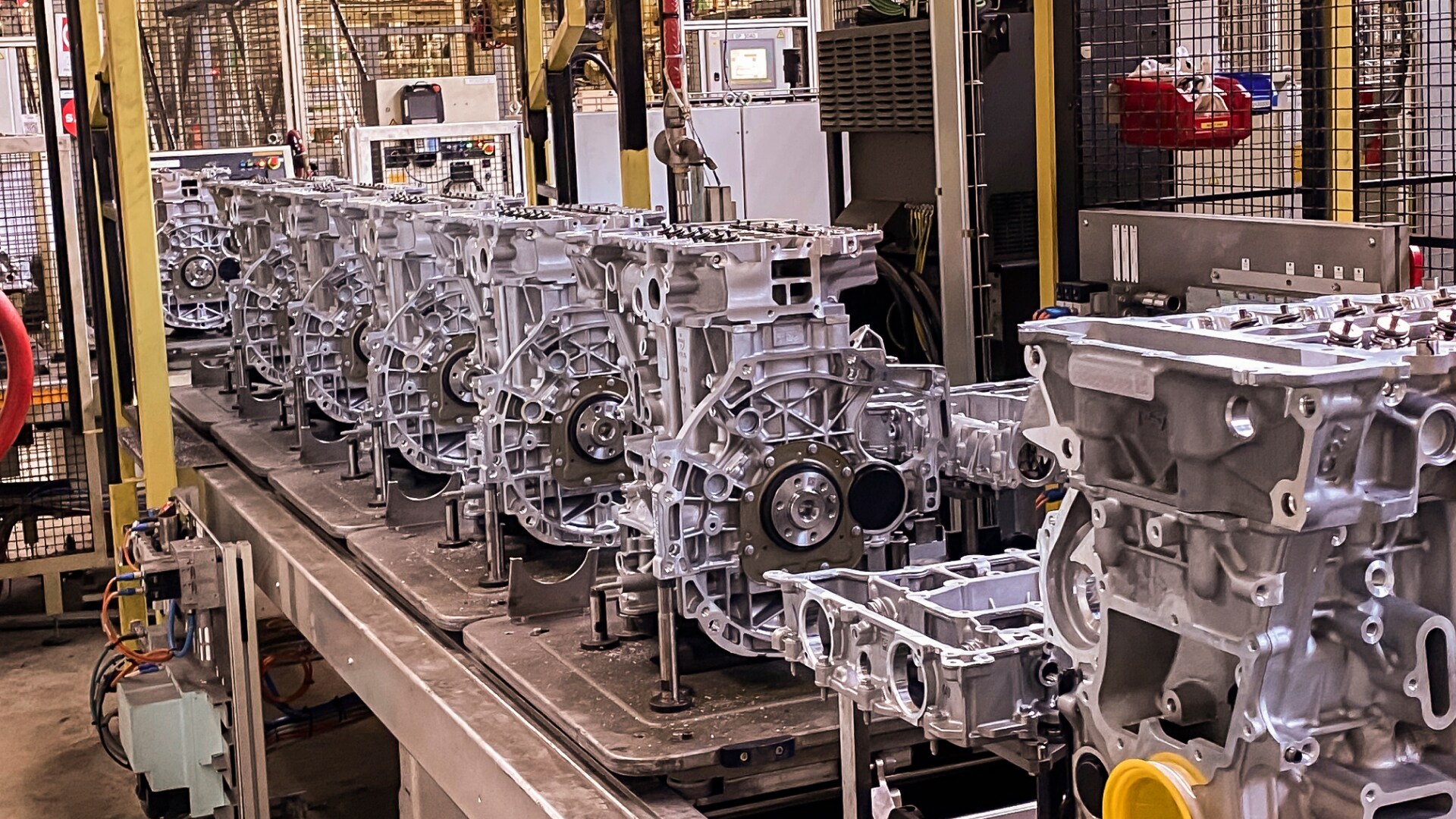 Productie van de Turbo 100 motor in de fabriek